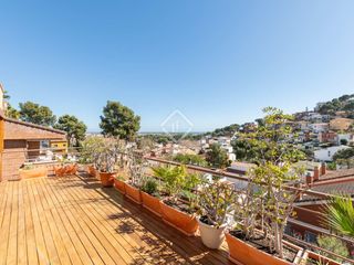 Xalet a Montmar. Casa con vistas al mar en venta en montemar