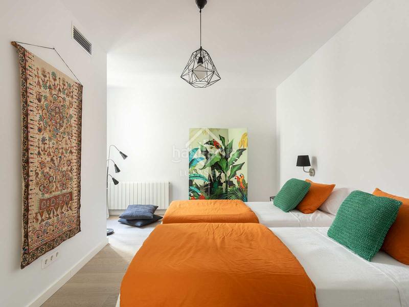 Foto 4e3842ff-6eb5-4fbd-bba1-610062f8a3be. Ático  minimalista y modernista, en excelentes condiciones de 2 dormitorios con 70m terraza en venta en eixample derecho en Barcelona