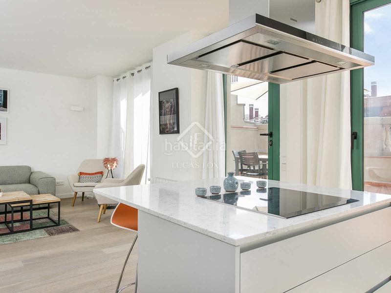 Foto 77a057bb-1706-4596-913b-b3fbe1c894ff. Ático  minimalista y modernista, en excelentes condiciones de 2 dormitorios con 70m terraza en venta en eixample derecho en Barcelona