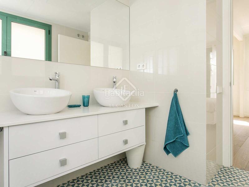 Foto 78fa10a7-96e4-4494-b8a1-c2f50e739243. Ático  minimalista y modernista, en excelentes condiciones de 2 dormitorios con 70m terraza en venta en eixample derecho en Barcelona