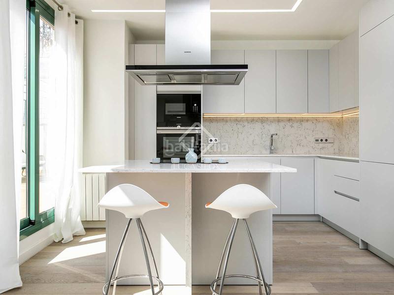 Foto b85e3d8d-7e04-498b-ac7f-0a9522a20252. Ático  minimalista y modernista, en excelentes condiciones de 2 dormitorios con 70m terraza en venta en eixample derecho en Barcelona
