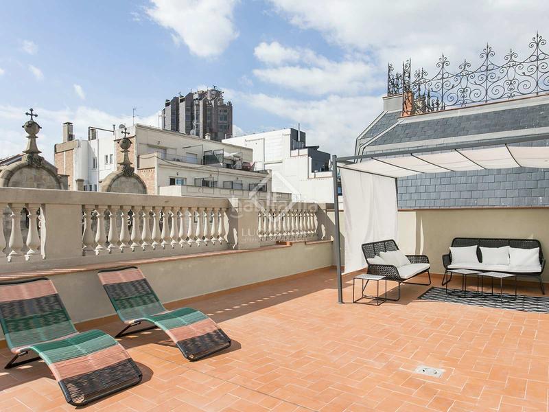 Foto f00b82a4-9343-4a17-8812-f5500e5d6af0. Ático  minimalista y modernista, en excelentes condiciones de 2 dormitorios con 70m terraza en venta en eixample derecho en Barcelona