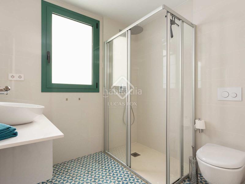 Foto fa9b6aba-af29-4eed-8c4c-bee49eda9a4d. Ático  minimalista y modernista, en excelentes condiciones de 2 dormitorios con 70m terraza en venta en eixample derecho en Barcelona
