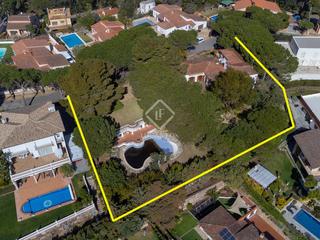 Chalet in Montgoda. Casa sobre una amplia parcela de 2.300 m con vistas al mar en ve