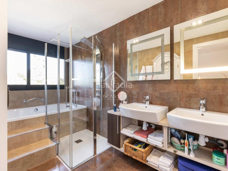 Foto 0513105b-b84e-498d-9935-2400ee964fe5. Chalet mit heizung parking pool in Les Planes Sant Cugat del Vallès