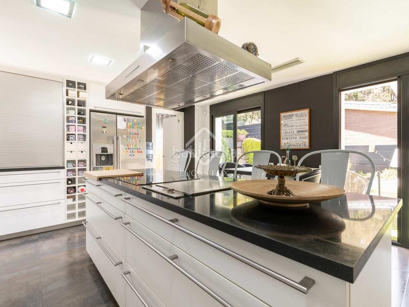 Foto 3f014844-2c04-41f4-ad7e-2933e556e8b6. Chalet mit heizung parking pool in Les Planes Sant Cugat del Vallès