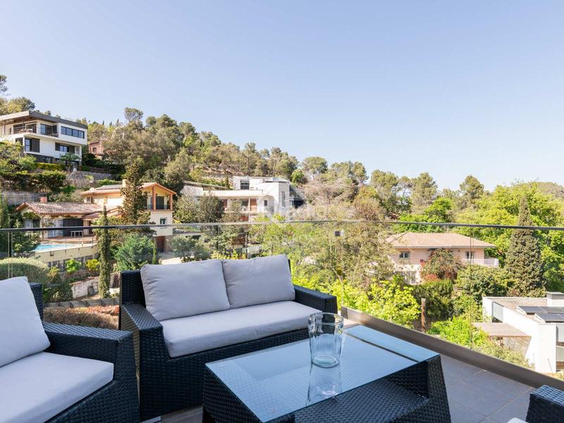 Foto 75861422-53e0-4248-b57f-425d1cd98ea3. Chalet mit heizung parking pool in Les Planes Sant Cugat del Vallès