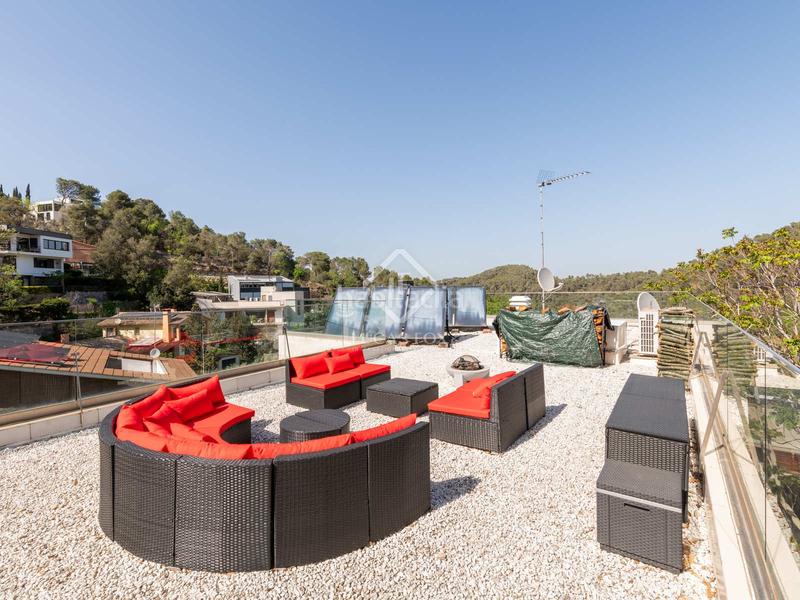 Foto b25db6f5-c6ba-4593-ab28-18b511614e69. Chalet mit heizung parking pool in Les Planes Sant Cugat del Vallès