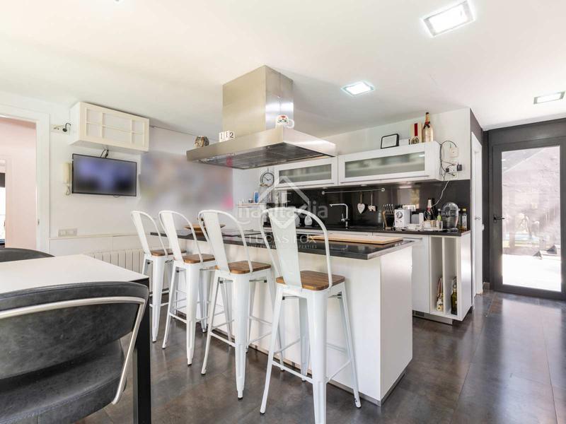 Foto bdabc139-681f-42d1-81c5-7dd6cbf41c4c. Chalet mit heizung parking pool in Les Planes Sant Cugat del Vallès