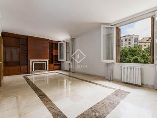 Pis a Dreta de l´Eixample. Piso de 5 dormitorios con 49m terraza en venta en eixample derec