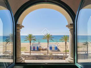 Chalet in Ocata. Magnífica villa en primera línea de mar en venta en el masnou, b