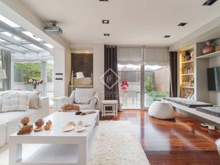 Dachwohnung in Barri de les Corts. En venta ático dúplex en les corts barcelona, con cuatro dormito
