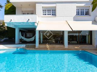 Chalet à Cabrils. Amplia casa en excelentes condiciones en venta en cabrils, barce