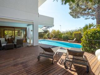 Chalet in Cabrils. Amplia casa en excelentes condiciones en venta en cabrils, barce