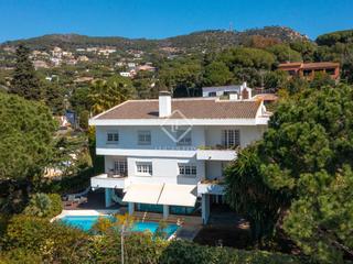 Xalet a Cabrils. Amplia casa en excelentes condiciones en venta en cabrils, barce