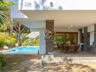 Xalet a Cabrils. Amplia casa en excelentes condiciones en venta en cabrils, barce