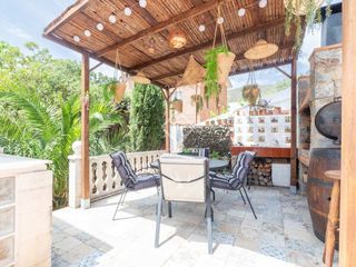 Xalet a Bellamar. Encantadora casa con piscina en venta en bellamar, castelldefels