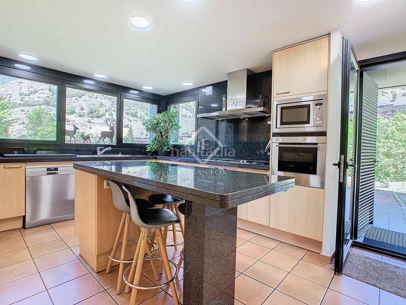 Foto 5084ed8e-abfb-41d5-8c48-dc2e9f43f6c5. Chalet villa en excelentes condiciones de 4 dormitorios con 360 m de jardín en venta en Ordino