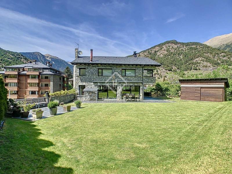 Foto 57076d3f-31f5-4a15-b9e7-3340e08c50ea. Chalet villa en excelentes condiciones de 4 dormitorios con 360 m de jardín en venta en Ordino