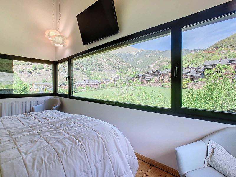 Foto ba0c5f41-a3dd-457f-93a8-a97178de7313. Chalet villa en excelentes condiciones de 4 dormitorios con 360 m de jardín en venta en Ordino