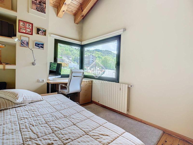 Foto e5335f94-b01d-4741-a340-1e352a98bc91. Chalet villa en excelentes condiciones de 4 dormitorios con 360 m de jardín en venta en Ordino