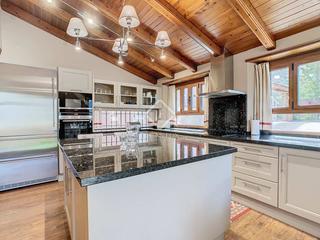 Chalet à Escaldes-Engordany. Casa de estilo rústico en excelentes condiciones de 5 dormitorio