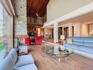 Xalet a Escaldes-Engordany. Casa de estilo rstico en excelentes condiciones de 5 dormitorio