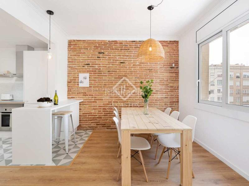 Foto 816ea157-3617-42df-92f6-323df9eb3b3c. Piso  en excelentes condiciones de 4 dormitorios en venta en eixample derecho en Barcelona