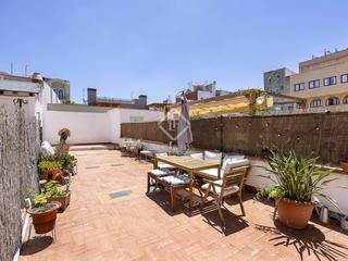 Etagenwohnung in Vila de Gràcia. Piso en excelentes condiciones de 2 dormitorios con 66m terraza