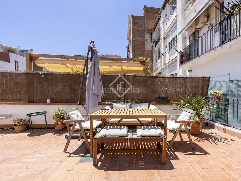 Foto 150f7cca-c675-4c59-b509-2f63c900eda0. Piso  en excelentes condiciones de 2 dormitorios con 66m terraza en venta en gràcia en Barcelona