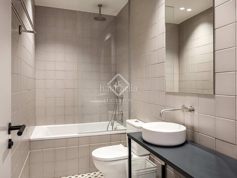 Foto 3bf70214-f749-4339-9368-d51a6c6f0526. Piso  en excelentes condiciones de 2 dormitorios con 66m terraza en venta en gràcia en Barcelona