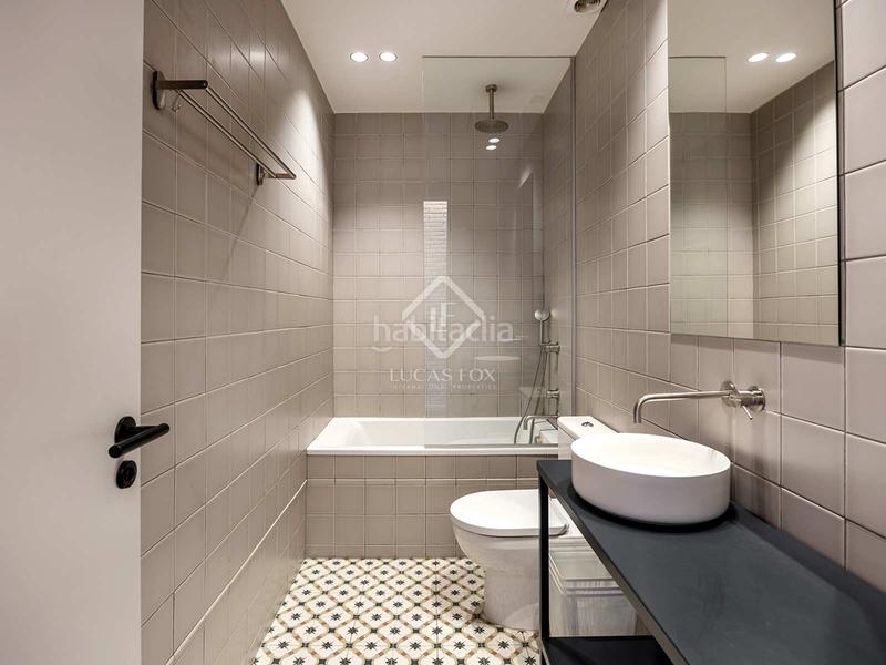 Foto 42d22e2e-f60b-438e-afe4-a791d2c59366. Piso  en excelentes condiciones de 2 dormitorios con 66m terraza en venta en gràcia en Barcelona