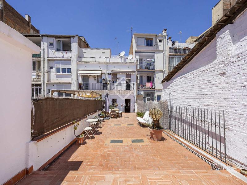 Foto a220d21a-bf30-4100-be88-1de6ac71043b. Piso  en excelentes condiciones de 2 dormitorios con 66m terraza en venta en gràcia en Barcelona