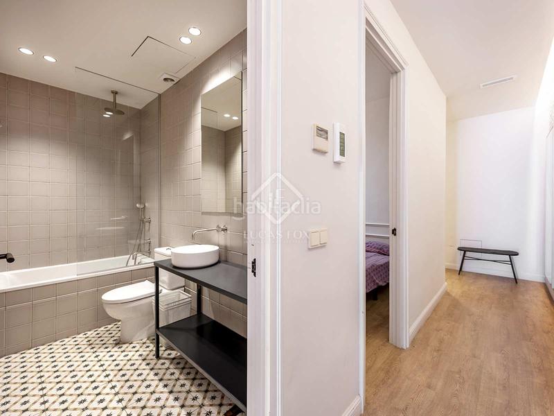 Foto a69883aa-bfc6-4cfc-ba5c-80bf63045584. Piso  en excelentes condiciones de 2 dormitorios con 66m terraza en venta en gràcia en Barcelona