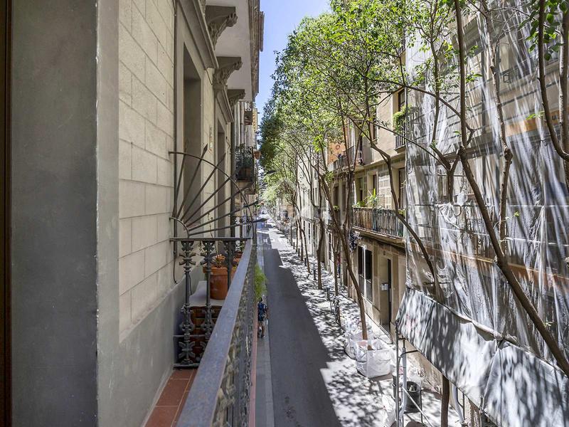 Foto ac74df8e-4c20-4e76-9998-badf0e90a461. Piso  en excelentes condiciones de 2 dormitorios con 66m terraza en venta en gràcia en Barcelona