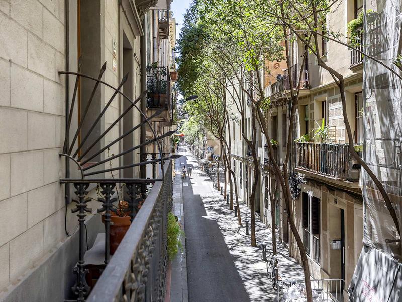 Foto ae81d00c-22ee-47fd-ac07-439baee5a13f. Piso  en excelentes condiciones de 2 dormitorios con 66m terraza en venta en gràcia en Barcelona