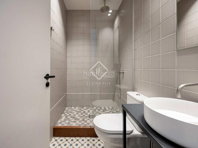 Foto ee17caaf-13bd-4aa6-8c83-4b9d23e0eaa7. Piso  en excelentes condiciones de 2 dormitorios con 66m terraza en venta en gràcia en Barcelona