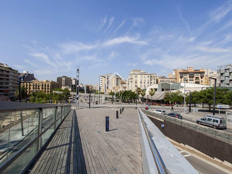 Foto f8f2f88a-5a7a-43a0-ae6c-ee8dba5b768e. Piso  en excelentes condiciones de 2 dormitorios con 66m terraza en venta en gràcia en Barcelona