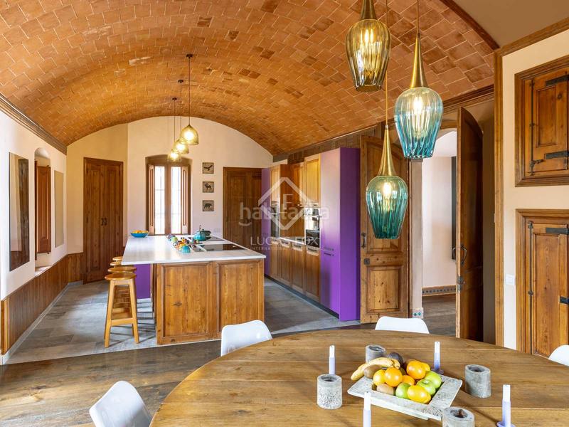 Foto c54272fc-1b8a-4ad2-9570-8b6e3d7f0d26. Masía casa histórica en excelentes condiciones de 8 dormitorios en venta , barcelona en Alella