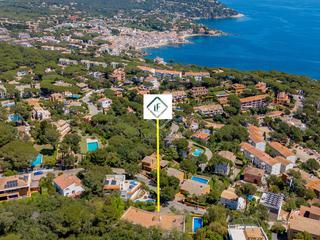 Chalet à Calella de Palafrugell. Villa con maravillosas vistas al mar en venta, a poca distancia