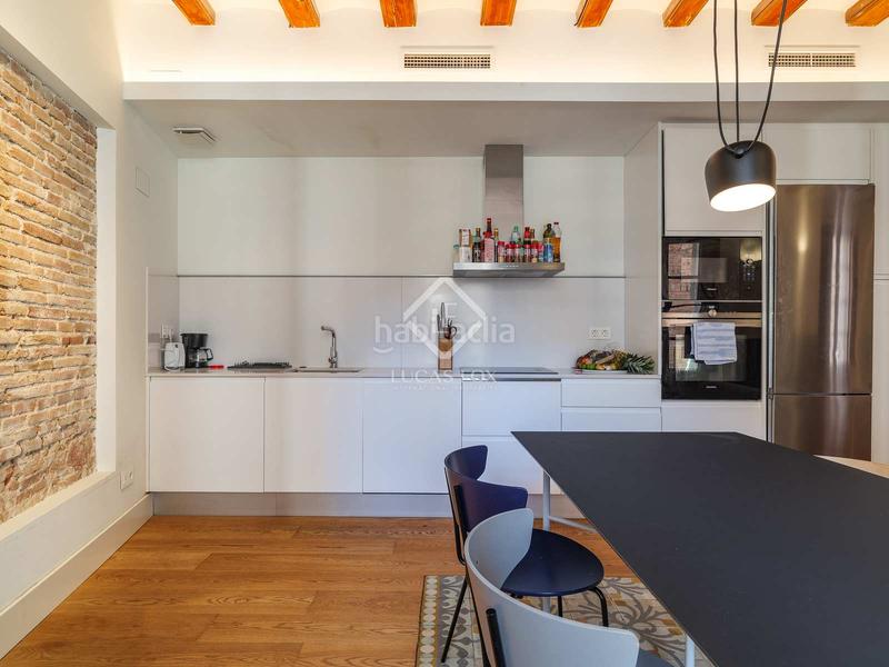 Foto 15736e6f-e42f-4ac3-8ba8-73cd61d92e7a. Piso en venta precioso piso en gótico, en excelentes condiciones y con terraza de 9 m en Barcelona