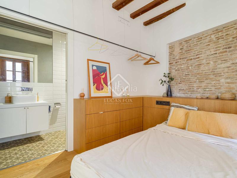 Foto 2011fb3e-d837-4c6a-8d1e-4b9d3e397367. Piso en venta precioso piso en gótico, en excelentes condiciones y con terraza de 9 m en Barcelona