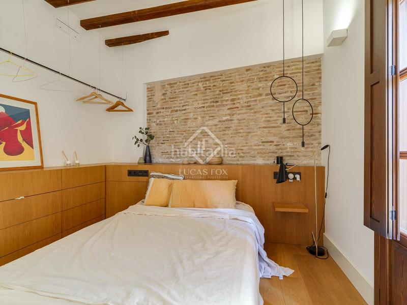 Foto 49b292f8-4fda-421d-b11f-a97be4984d9a. Piso en venta precioso piso en gótico, en excelentes condiciones y con terraza de 9 m en Barcelona