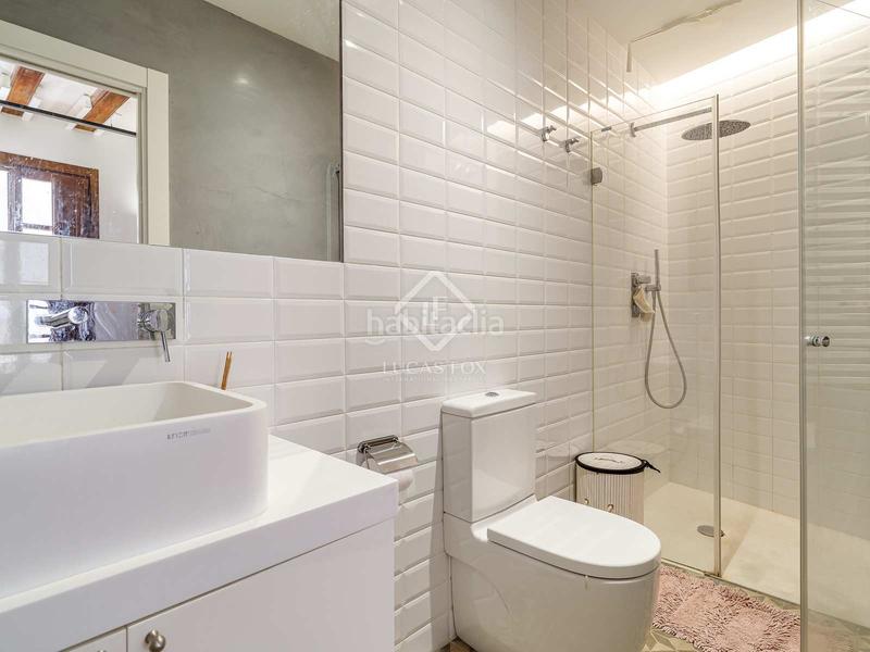 Foto 65e6a5cc-a09d-428f-9d8f-35c90fd22574. Piso en venta precioso piso en gótico, en excelentes condiciones y con terraza de 9 m en Barcelona
