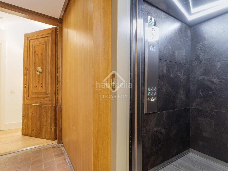 Foto 745d89ca-2f42-4884-98cd-2b4423ec9ba9. Piso en venta precioso piso en gótico, en excelentes condiciones y con terraza de 9 m en Barcelona