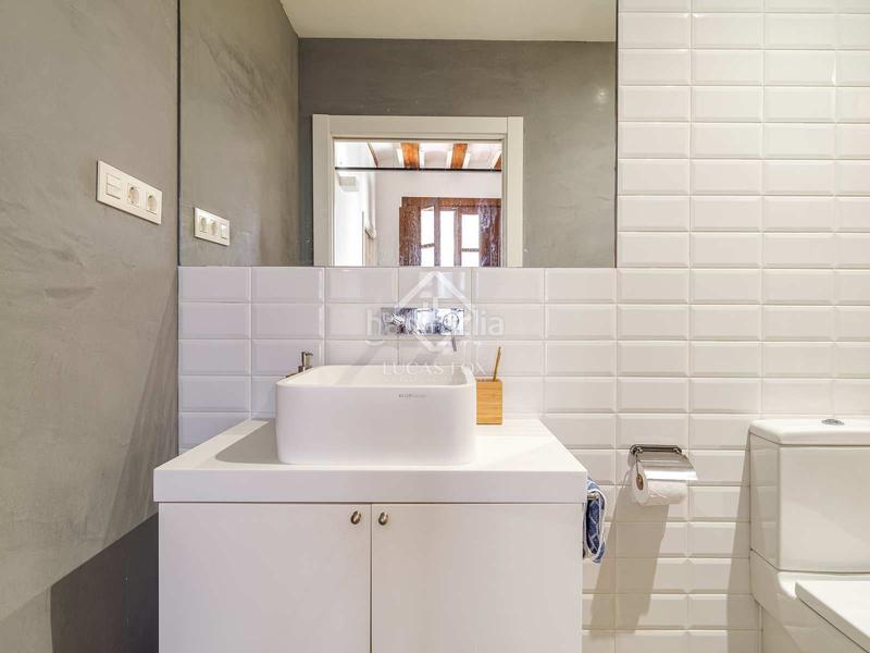 Foto fe5b2268-8a42-4081-b2c6-eb6a367227ab. Piso en venta precioso piso en gótico, en excelentes condiciones y con terraza de 9 m en Barcelona