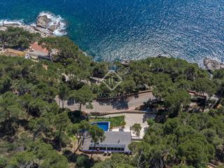 Xalet a Llafranc. Fantástica villa moderna con vistas impresionantes al mar en ven
