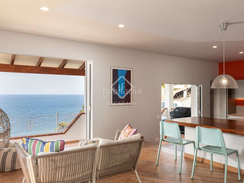 Foto 0e2ddf51-30e6-40ff-8d19-9dc039d836fb. Chalet villa en primera línea de mar completamente reformada y con espectaculares vistas al mar en venta en la tortuga, en Lloret de Mar