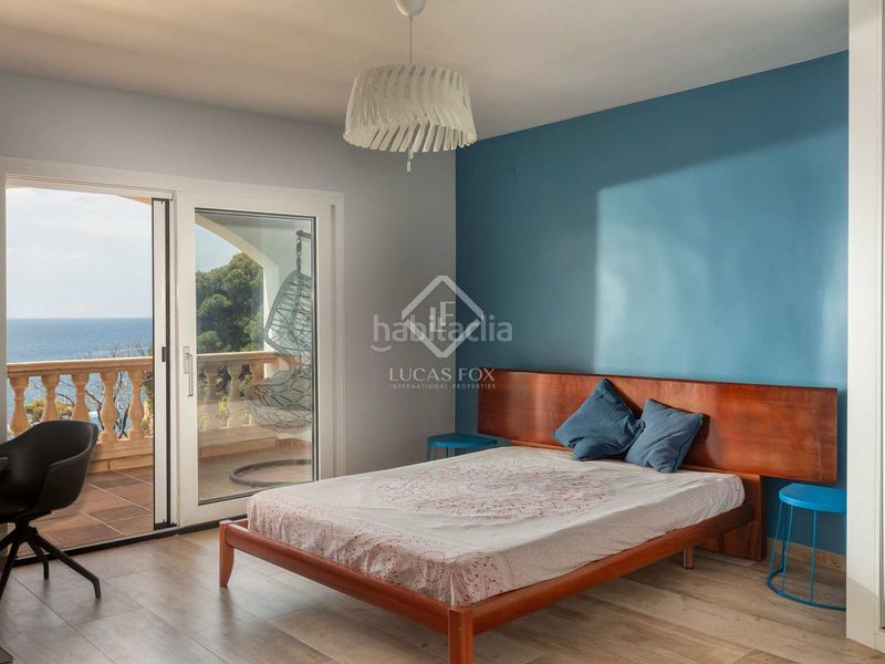 Foto 1b1d5f79-af2c-43f0-8ad2-56a3f81e14d3. Chalet villa en primera línea de mar completamente reformada y con espectaculares vistas al mar en venta en la tortuga, en Lloret de Mar