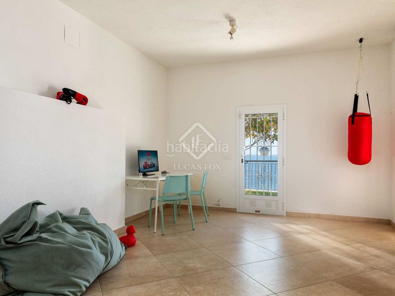 Foto 638f88f0-cdae-4c93-acb5-2851f81db9a6. Chalet villa en primera línea de mar completamente reformada y con espectaculares vistas al mar en venta en la tortuga, en Lloret de Mar